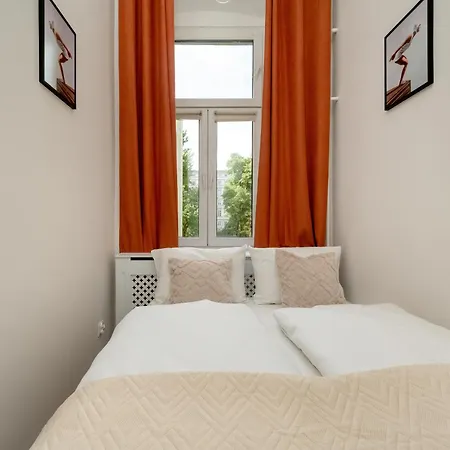 Apartament - Salon, Sypialnia Oraz Andresola Z Lozkiem - Blisko Stare Miasto - By Renters דירה ורוצלב
